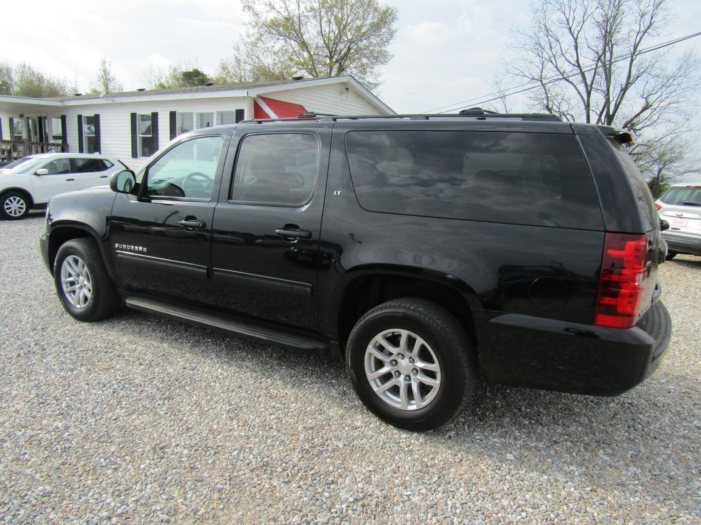 2014 Black /Black Chevrolet Suburban LT 1500 2WD (1GNSCJE00ER) with an 5.3L V8 OHV 16V FFV engine, Automatic transmission, located at 15016 S Hwy 231, Midland City, AL, 36350, (334) 983-3001, 31.306210, -85.495277 - Photo#5